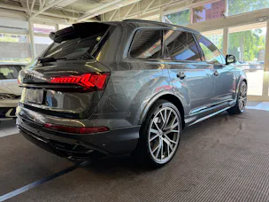 Audi Q7 55 TFSI S Line quattro | CH | NP: 150K | Alle Service | AHK | Pano | Standhei. | Matrix | 22" | 7 Sitzer |