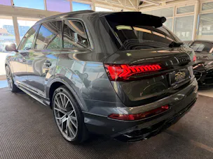 Audi Q7 55 TFSI S Line quattro | CH | NP: 150K | Alle Service | AHK | Pano | Standhei. | Matrix | 22" | 7 Sitzer |