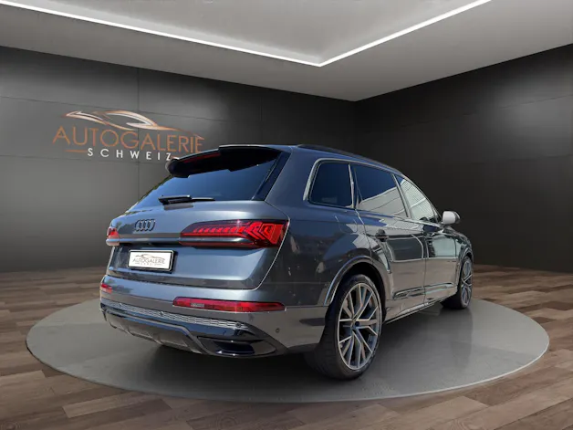 Audi Q7 55 TFSI S Line quattro | CH | NP: 150K | Alle Service | AHK | Pano | Standhei. | Matrix | 22" | 7 Sitzer |