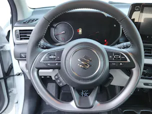 Suzuki Swift 1.2 Sakura Hybrid