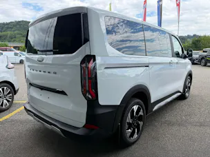 Ford Tourneo Bus 340 L1H1 PHEV Active