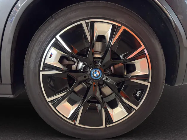 BMW iX3 IMPRESSIVE