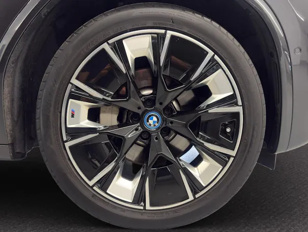 BMW iX3 IMPRESSIVE
