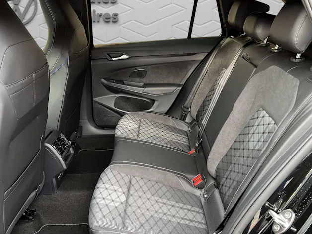 VW Golf Variant 1.5 eTSI mHEV R-Line