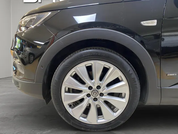 OPEL Grandland X 1.6 Hybrid4 Ultimate Automatik