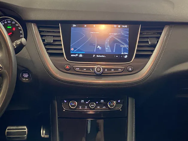 OPEL Grandland X 1.6 Hybrid4 Ultimate Automatik