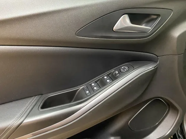 OPEL Grandland X 1.6 Hybrid4 Ultimate Automatik