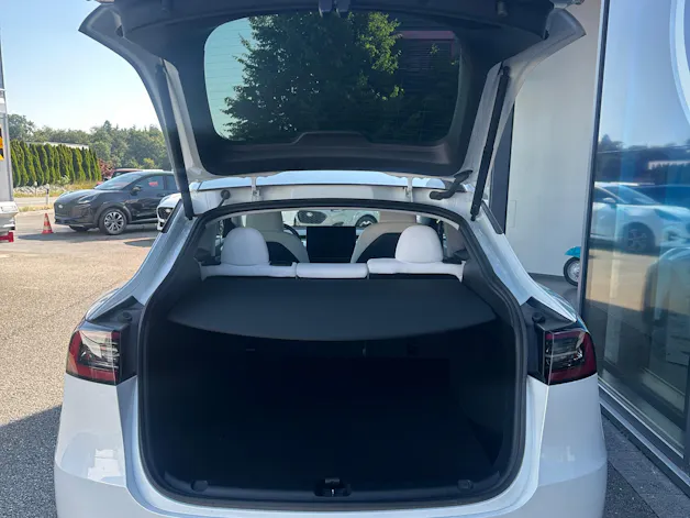 Tesla Model Y Long Range D