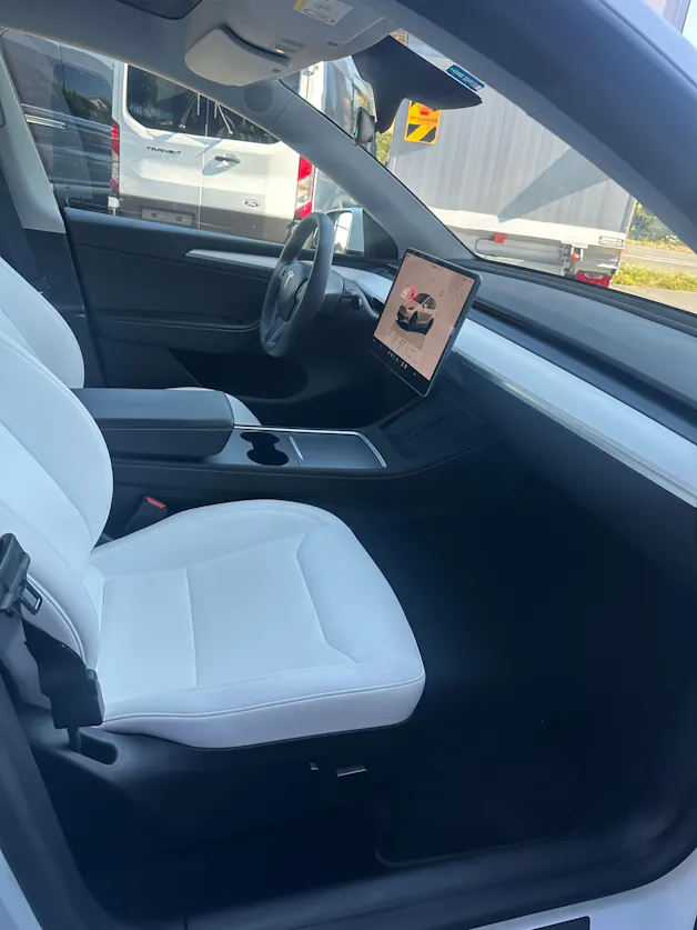 Tesla Model Y Long Range D
