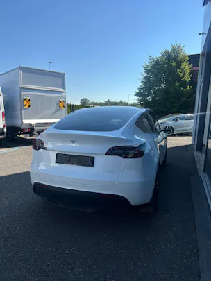 Tesla Model Y Long Range D