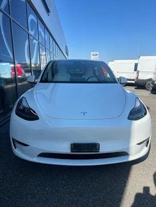 Tesla Model Y Long Range D
