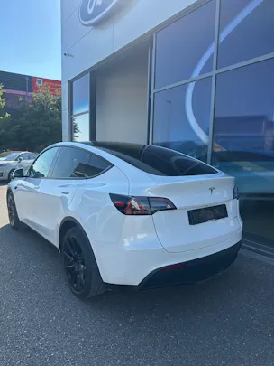 Tesla Model Y Long Range D
