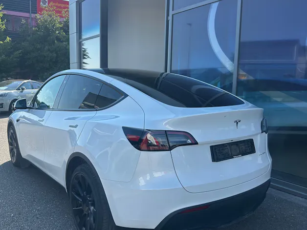 Tesla Model Y Long Range D