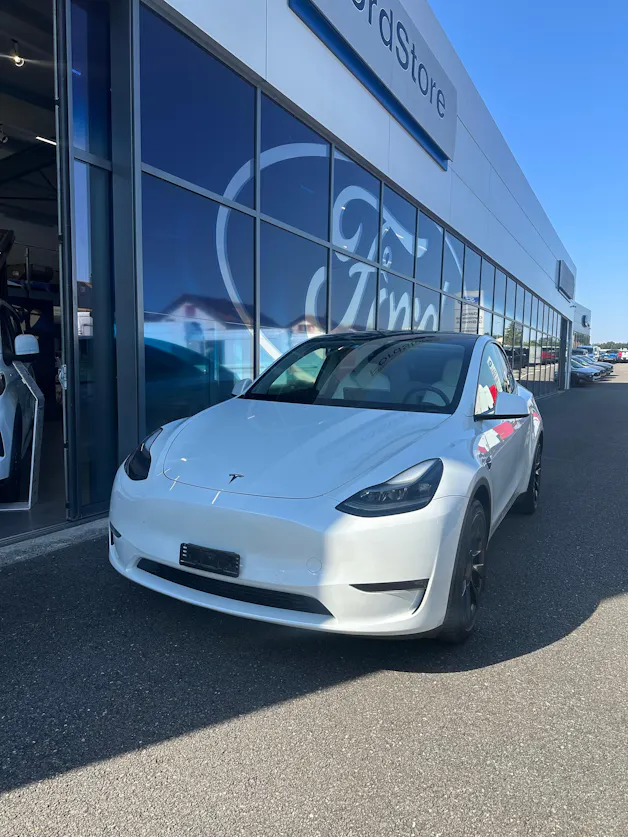 Tesla Model Y Long Range D