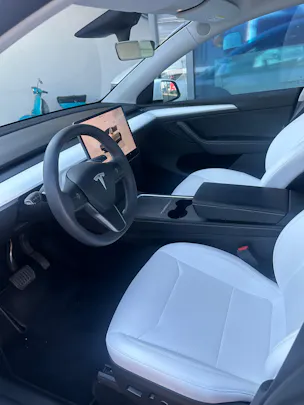 Tesla Model Y Long Range D