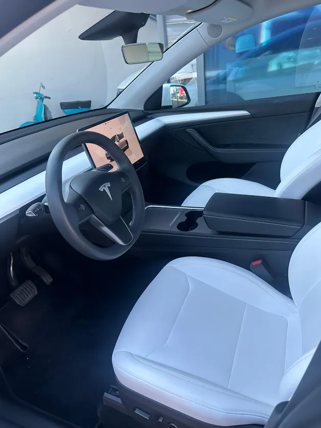 Tesla Model Y Long Range D