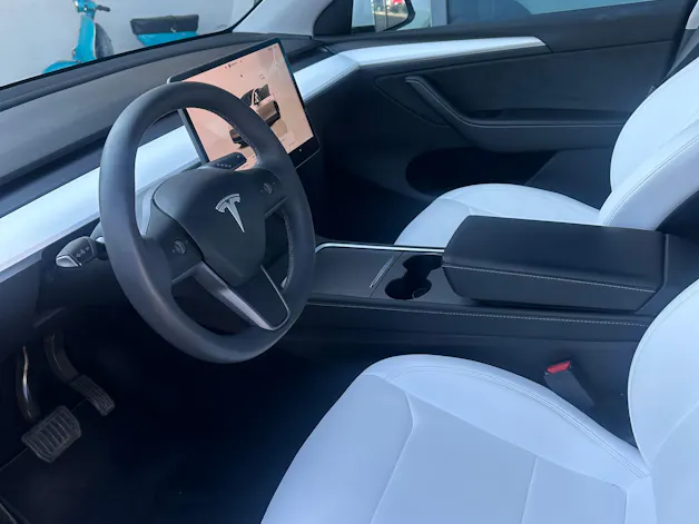 Tesla Model Y Long Range D