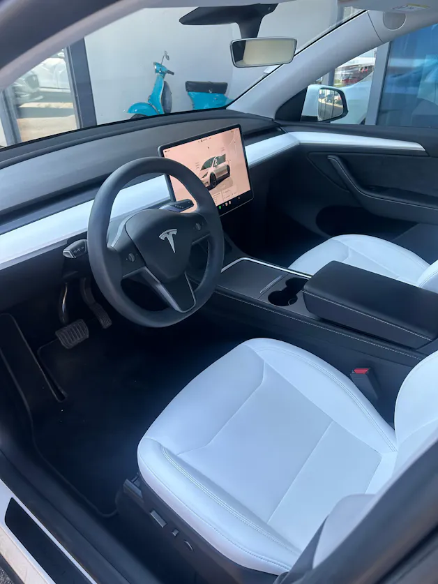 Tesla Model Y Long Range D