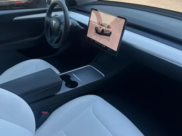 Tesla Model Y Long Range D