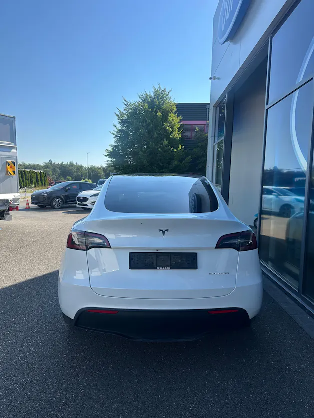 Tesla Model Y Long Range D