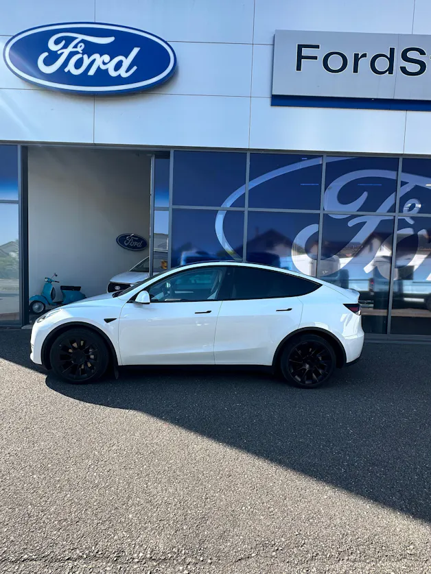 Tesla Model Y Long Range D
