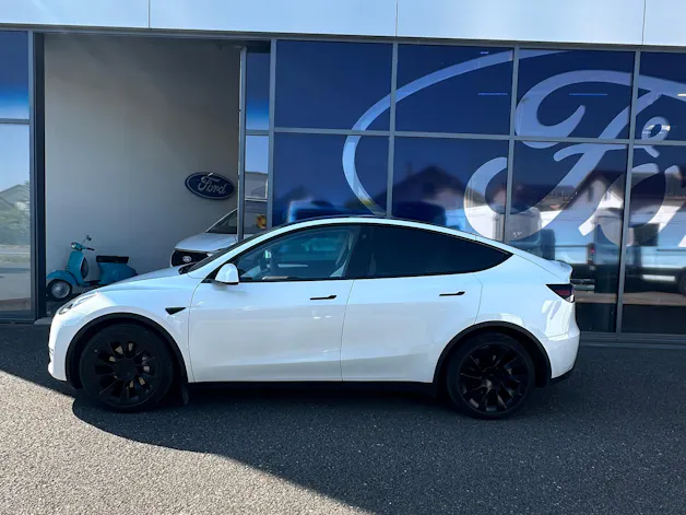 Tesla Model Y Long Range D