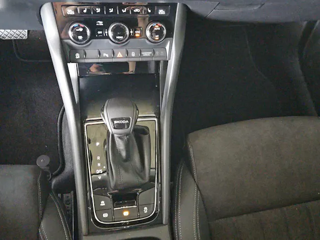 SKODA Karoq 1.5 TSI Dynamic DSG