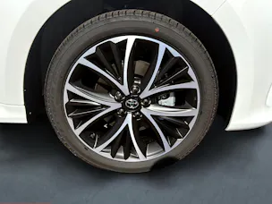 Toyota Yaris 1.5 VVT-i HSD Trend
