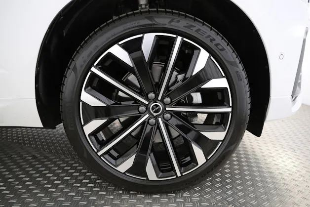 Volvo XC60 2.0 B5 MH Ultra Dark AWD