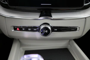 immagine del veicolo VOLVO XC60 2.0 B5 MH Ultra Dark AWD
