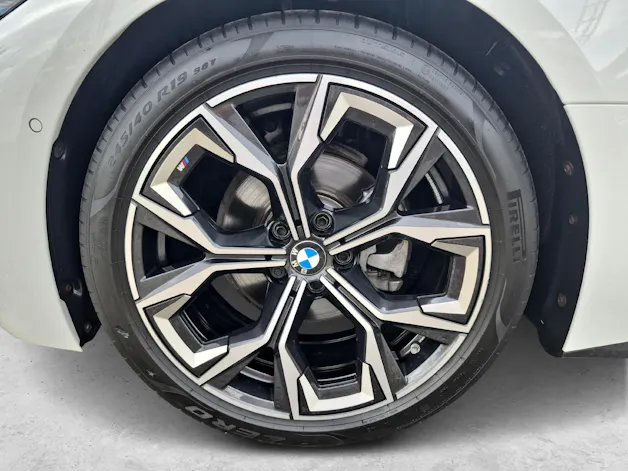 BMW 420d xDrive SAG Gran Coupé / Jetzt mit attraktivem 1.9% Leasing!