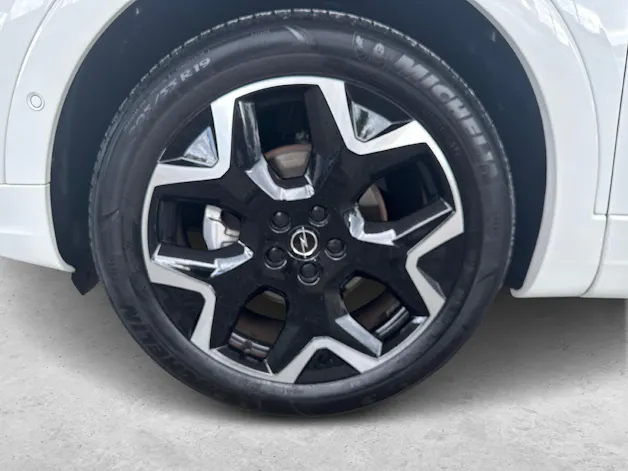 Opel Grandland 1.2 T Elegance / Jetzt mit attraktivem 1.9% Leasing!
