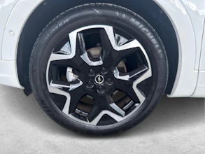 https://vehicle.imgix.net/4369946/9ecc012f-1716-4f7f-a815-5eaa13990f9a.jpg