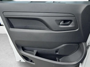 https://vehicle.imgix.net/4369951/bfefc974-42a7-4873-abf5-17a93fe99fe6.jpg