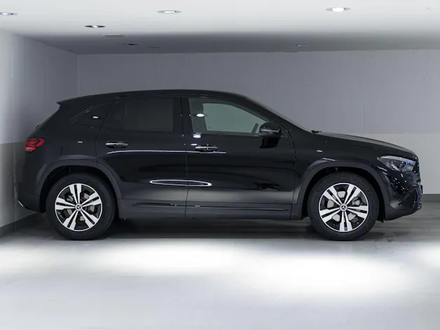 Mercedes-Benz GLA 200 "Night Star"