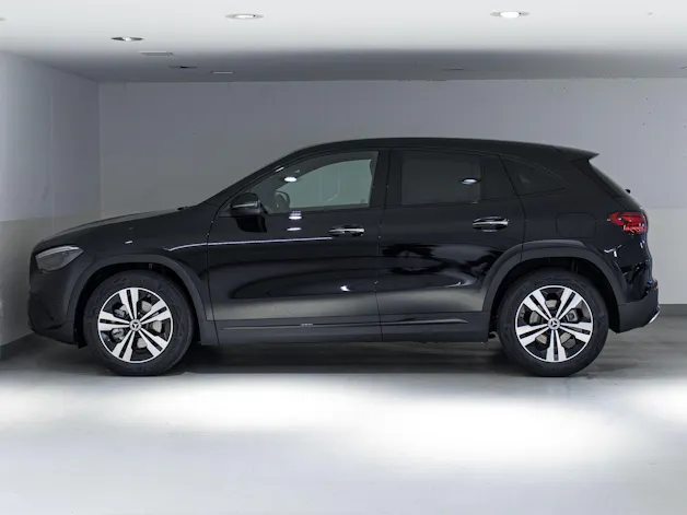 Mercedes-Benz GLA 200 "Night Star"