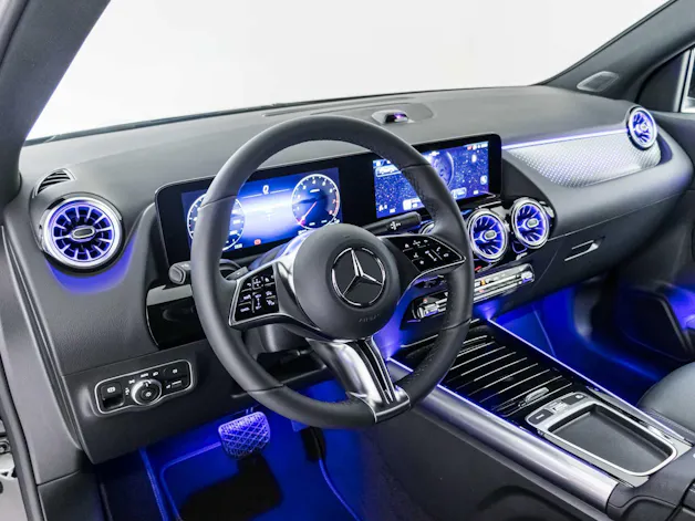 Mercedes-Benz GLA 200 "Night Star"
