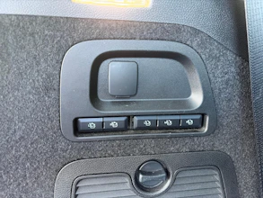 https://vehicle.imgix.net/4370123/36a03c08-8222-4298-abe8-cc8b56ceab90.jpg