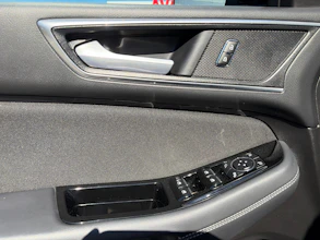 https://vehicle.imgix.net/4370123/58ef78fb-14af-48eb-9179-ec943f240cd8.jpg