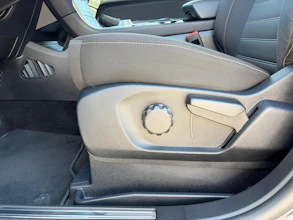 https://vehicle.imgix.net/4370123/73d0d624-5628-4d3f-85c5-4d639cf02e88.jpg