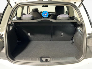 https://vehicle.imgix.net/4370278/40bcf72e-1c79-4fc2-9347-3c18d2c9579c.jpg