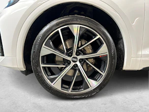 https://vehicle.imgix.net/4370289/9c1e158c-dee2-4a10-b248-68303332ec7d.jpg