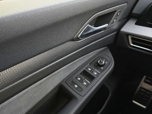 VW Golf VIII 2.0 TSI R DSG 4motion