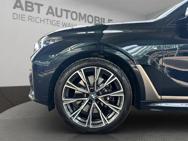 BMW X7 M50i