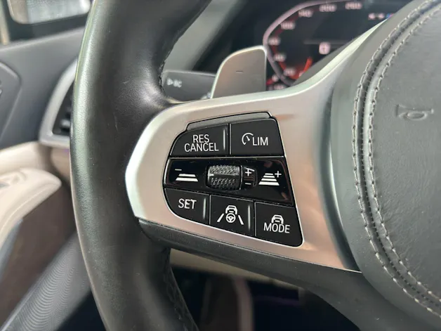 BMW X7 M50i