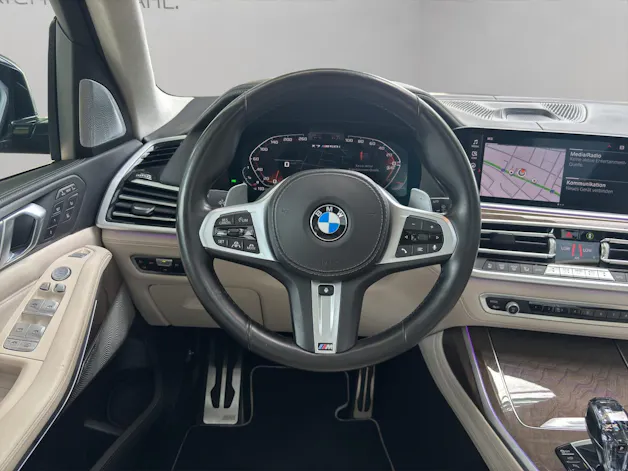 BMW X7 M50i