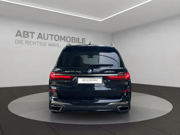 BMW X7 M50i