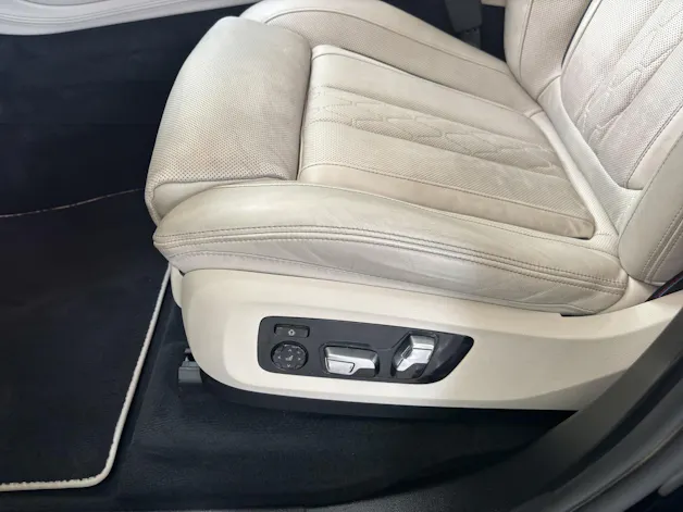 BMW X7 M50i