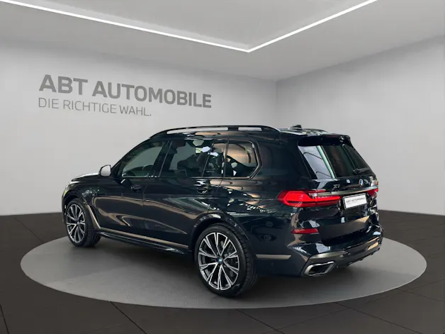 BMW X7 M50i