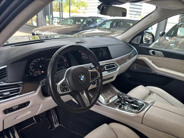BMW X7 M50i